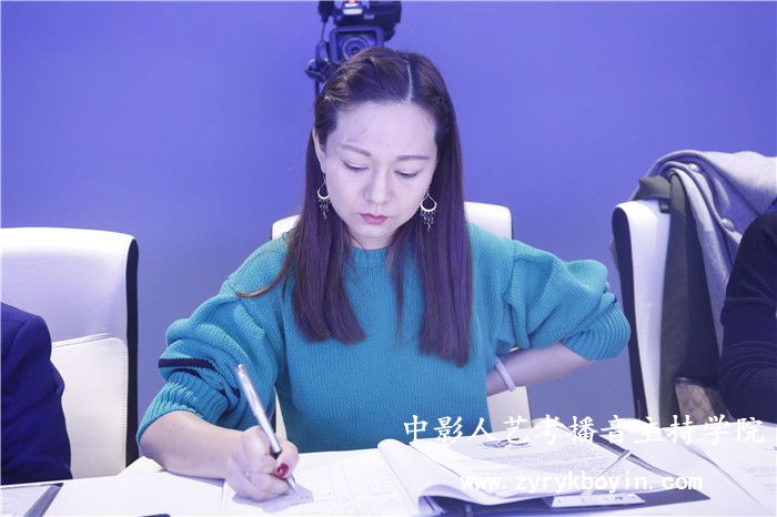 播音主持 人