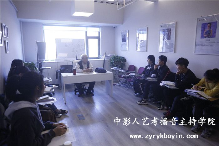 即興評(píng)述