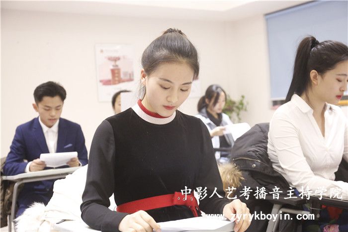 模擬主持人