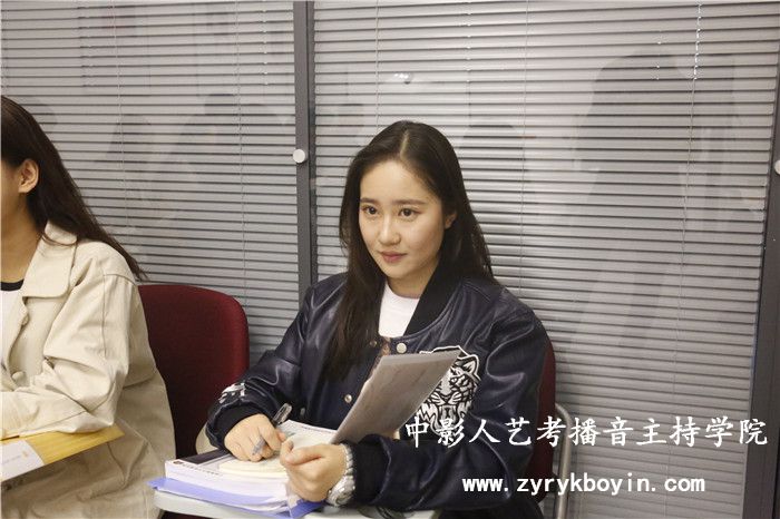 雙語播音