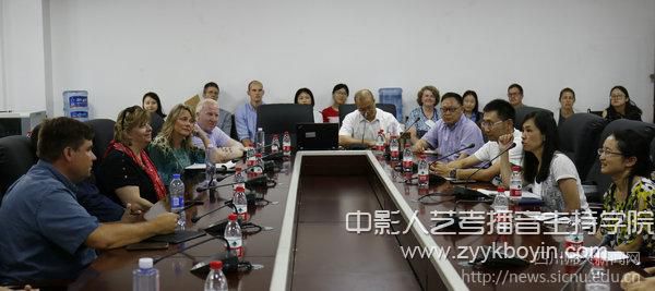 成龍校區(qū)座談會(huì)現(xiàn)場(chǎng).jpg