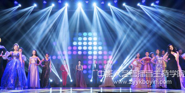 影視學(xué)院14級(jí)播音與主持專業(yè)畢業(yè)匯報(bào)現(xiàn)場(chǎng).jpg