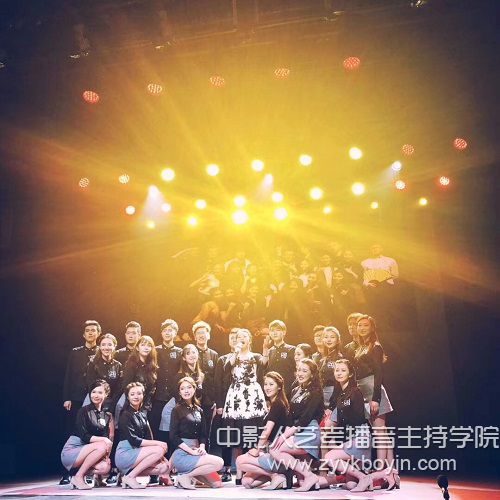 上戲2014級播音與主持藝術專業(yè)畢業(yè)演出2.jpg