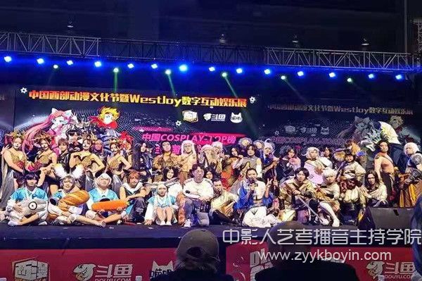 吉林藝術學院動漫學院“翡珀翠庭”cosplay社喜獲“第十屆中國西部動漫文化節(jié)暨wesyjoy數字互動娛樂展”最佳劇情獎