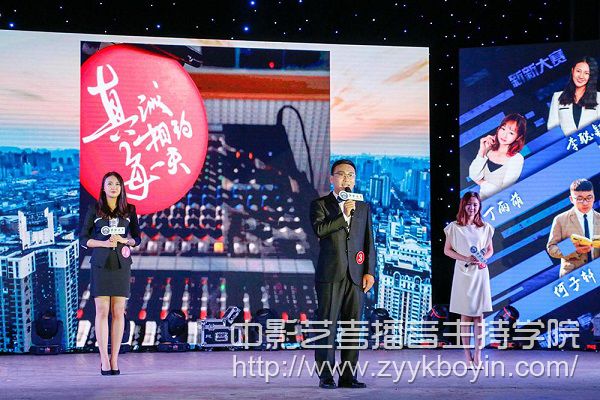 武漢大學(xué)的丁雨萌和中國傳媒大學(xué)的劉琦2.jpg