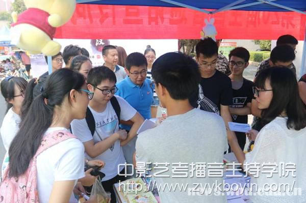 武漢大學(xué)普通話宣傳周.jpg
