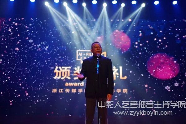 浙江傳媒學(xué)院華策電影學(xué)院院長(zhǎng)穆德遠(yuǎn)教授致開(kāi)幕詞.jpg