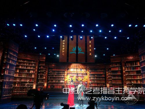 播音學(xué)院師生應(yīng)邀參加《書香西藏》節(jié)目錄制.jpg