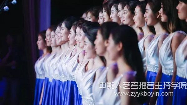 中國傳媒大學(xué)2018年“行改革路，譜時代曲”校級合唱比賽正式拉開帷幕.jpg