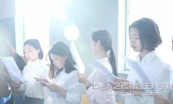 中戲電影電視系廣播電視節(jié)目主持專業(yè)方向開始考試.jpg