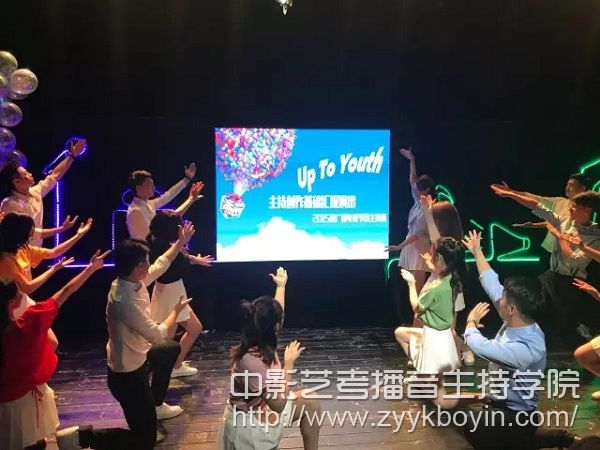電影電視系2015級(jí)主持班“主持創(chuàng)作基礎(chǔ)”匯報(bào)圓滿成功.jpg