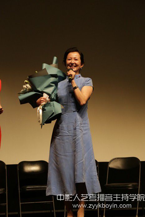 中央戲劇學(xué)院音樂劇系主任、電影《家》導(dǎo)演劉紅梅發(fā)言.jpg