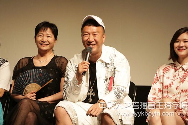 中央戲劇學(xué)院表演系音樂劇班優(yōu)秀畢業(yè)生、著名演員孫紅雷發(fā)言.jpg