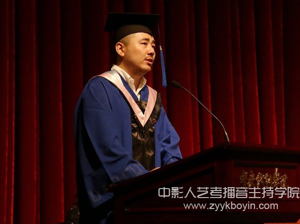 畢業(yè)生代表皇甫曉朋發(fā)言.jpg