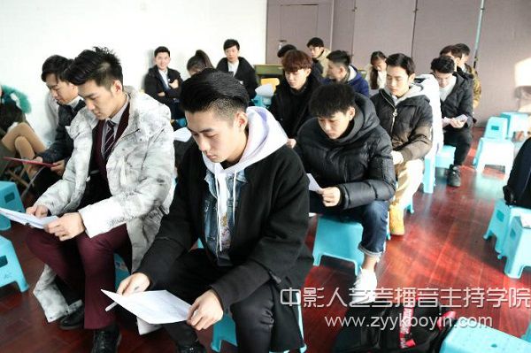 電影電視系廣播電視節(jié)目主持專業(yè)方向復(fù)試備考.jpg