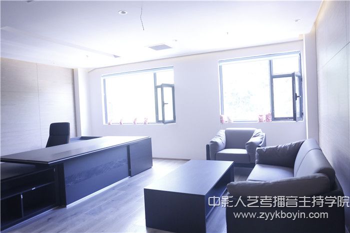 中影人播音主持學(xué)院會(huì)客廳