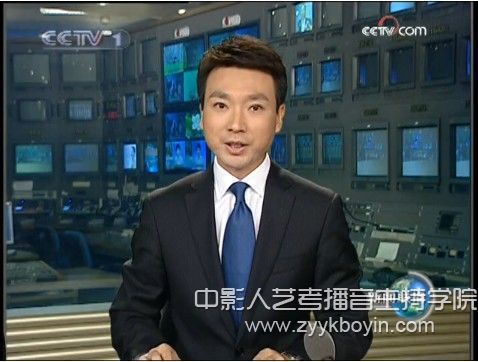 新聞聯播主持人康輝