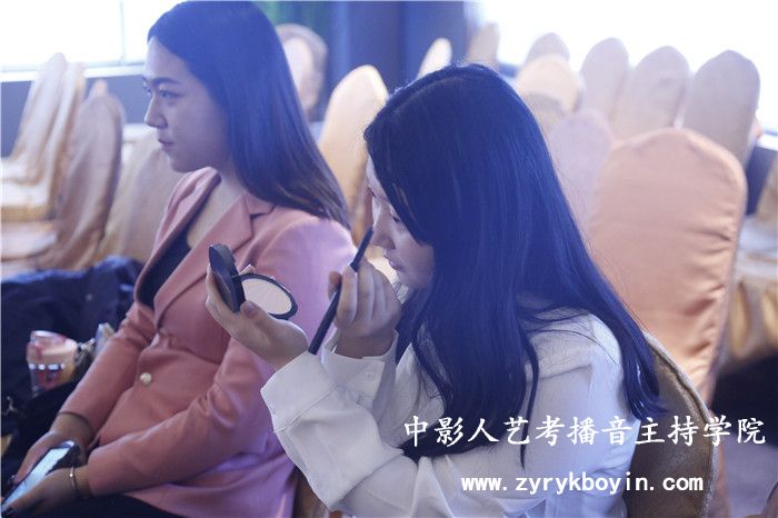 自備稿件
