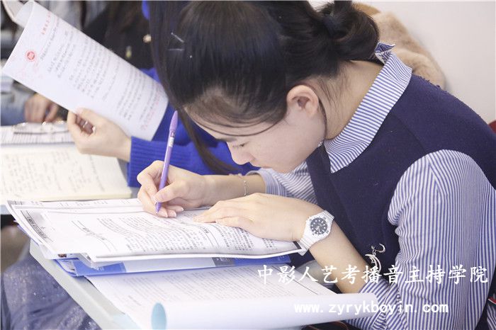 自備稿件